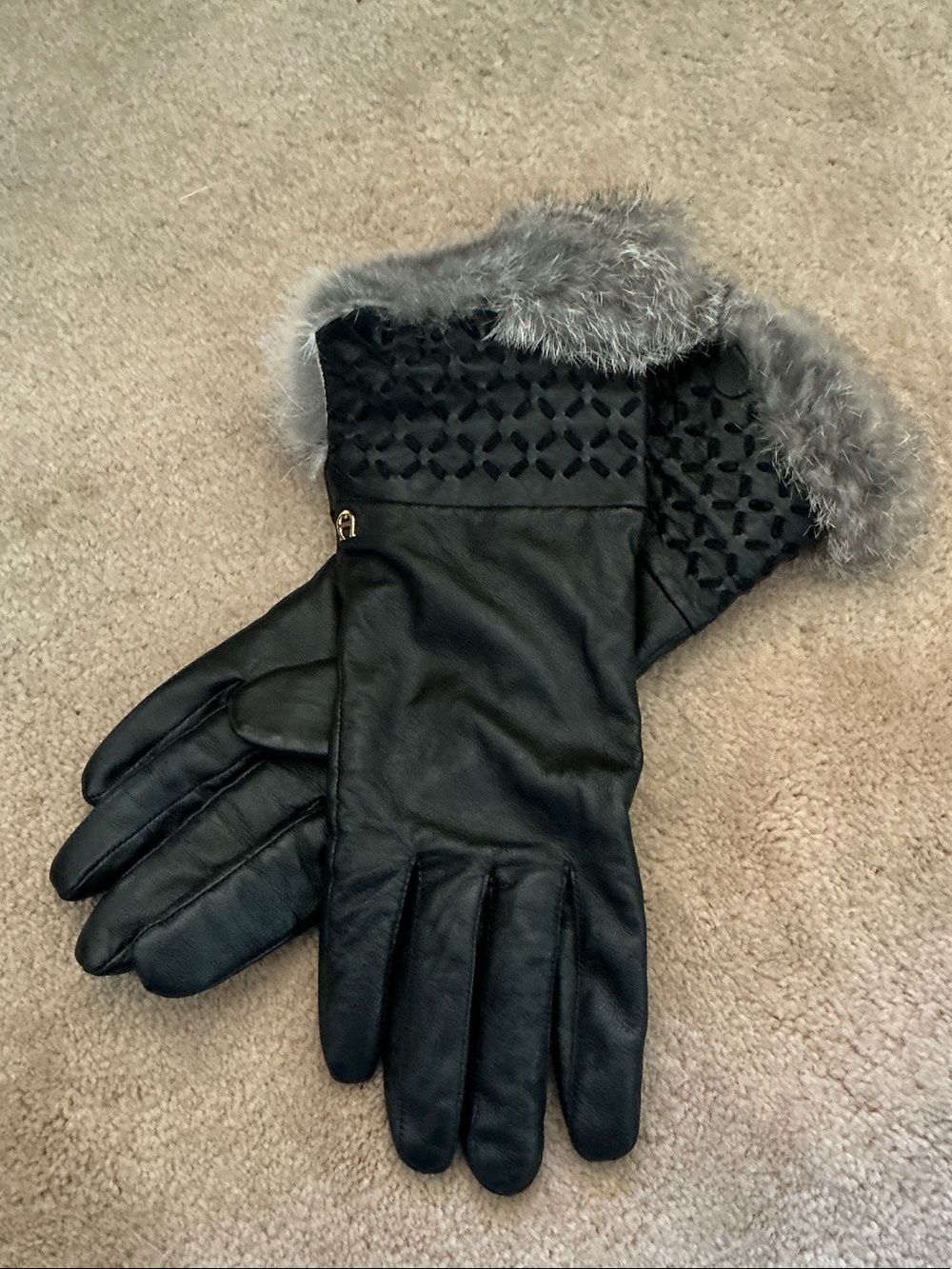 Etienne Aigner Black Leather Gloves with Gray Rabbit Fur Trim